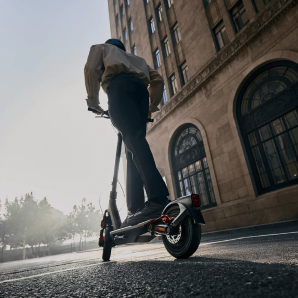 Trottinette Électrique F3 E Ninebot by Segway : Pratique et Fiable
